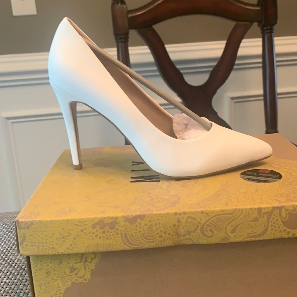 Pumps, brand new.